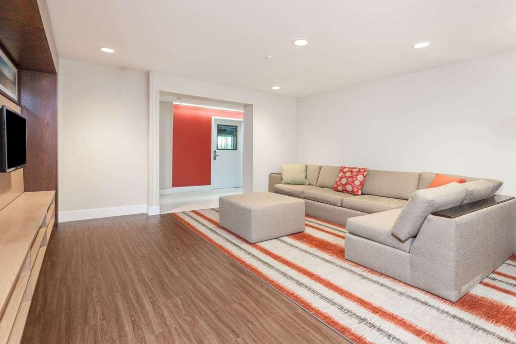 Mainstay Suites Detroit Оберн-Хиллс Интерьер фото