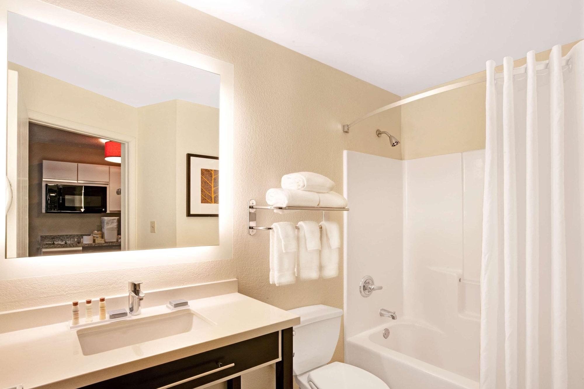 Mainstay Suites Detroit Оберн-Хиллс Экстерьер фото