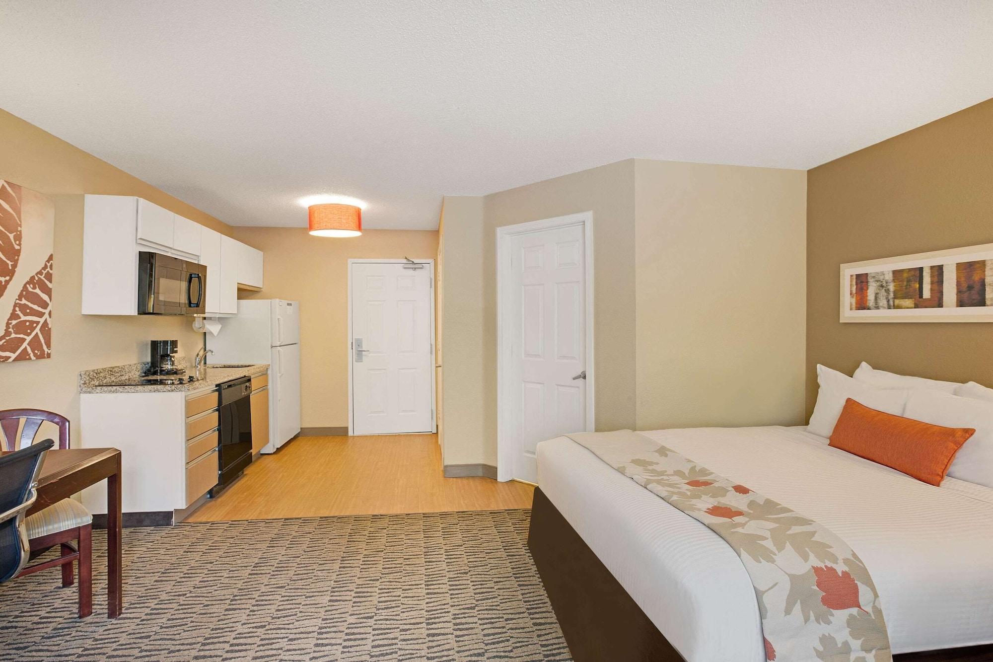 Mainstay Suites Detroit Оберн-Хиллс Экстерьер фото