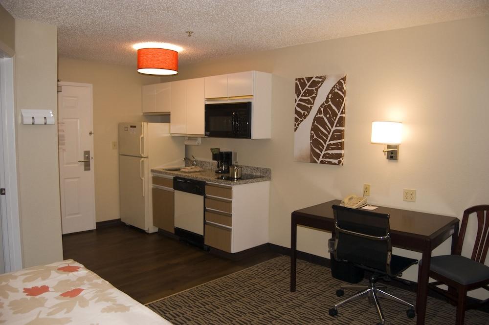 Mainstay Suites Detroit Оберн-Хиллс Экстерьер фото