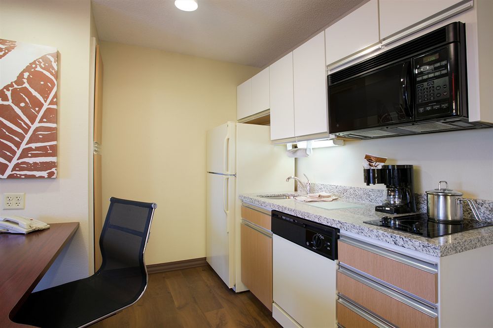 Mainstay Suites Detroit Оберн-Хиллс Экстерьер фото